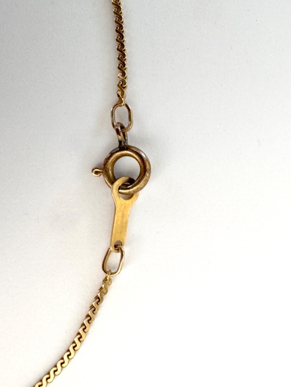 Vintage Classic Floating Heart Necklace in 14K gold - Picture 6 of 10